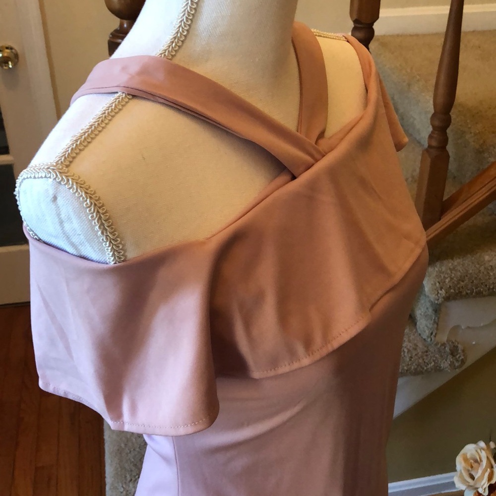 🌸 Cold-Shoulder Ruffle Halter Dress - Picture 4 of 7